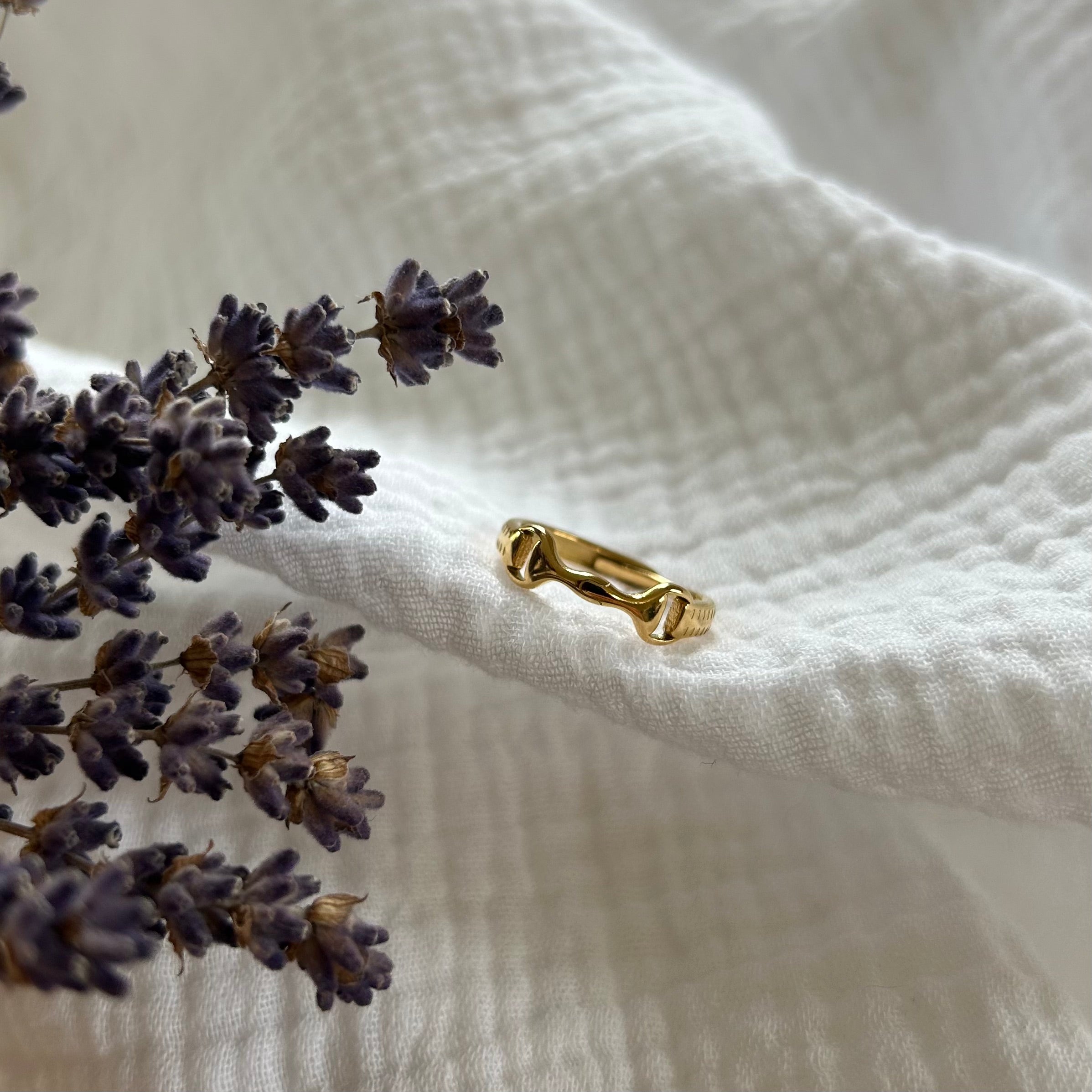 Ana Ring